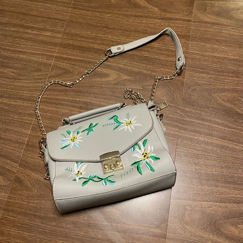 Embroidered Flower Purse